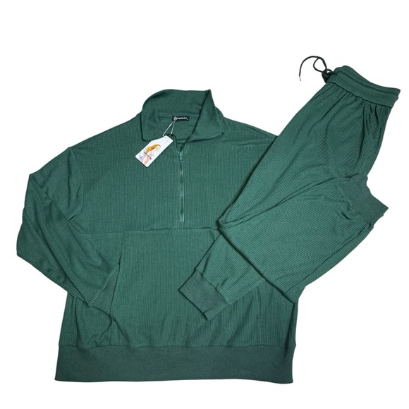 NWT Women's Hunter Green Ribbed 2 Piece Set with 1/4 Zip and Joggers Size Large - Picture 1 of 6